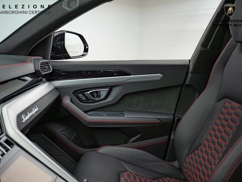 Used 2021 Lamborghini Urus image 33