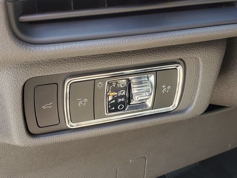 Used 2023 Lincoln Corsair AWD w/ Equipment Group 101A image 11