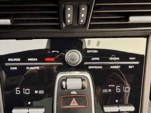 Used 2022 Porsche Cayenne S Platinum image 26