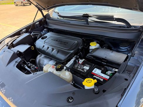 Used 2019 Jeep Cherokee Latitude Plus FWD image 38