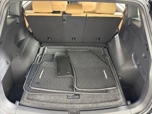Used 2024 Volkswagen Tiguan SE image 13