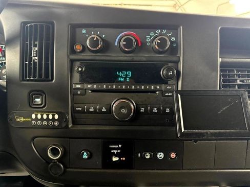 Used 2014 Chevrolet Express 2500 LT w/ LT Preferred Equipment Group RWD image 18