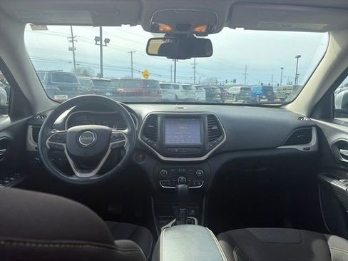 Used 2015 Jeep Cherokee Latitude w/ Comfort/Convenience Group image 17