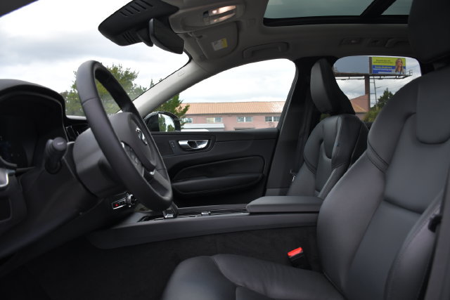 Used 2025 Volvo XC60 B5 Core AWD/4WD image 20