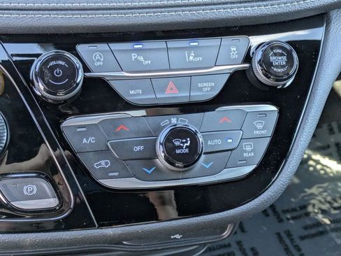 New 2026 Chrysler Pacifica Select FWD image 21