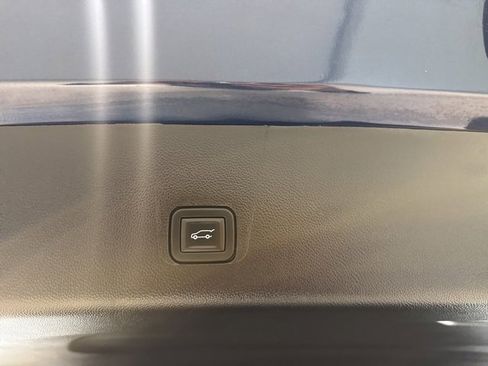 Certified 2023 Chevrolet Traverse LT w/ LT Premium Package image 10