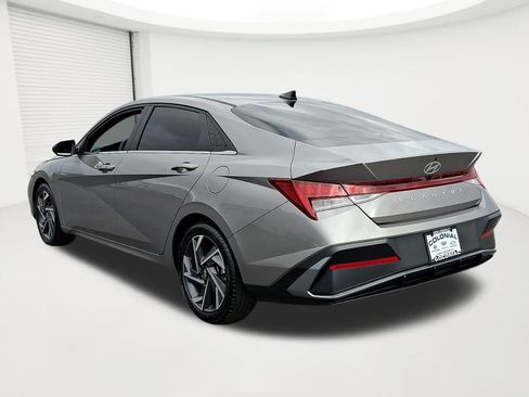 Certified 2024 Hyundai Elantra SEL w/ Convenience Package image 6