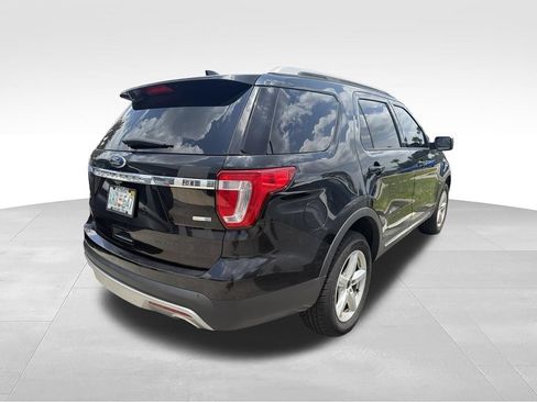 Used 2017 Ford Explorer XLT w/ Equipment Group 201A AWD/4WD image 4