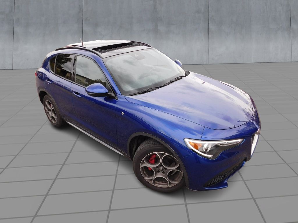 Used 2023 Alfa Romeo Stelvio Ti AWD/4WD image 2