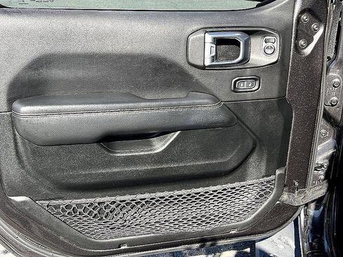 Used 2020 Jeep Gladiator Overland w/ Popular Equipment Package image 19