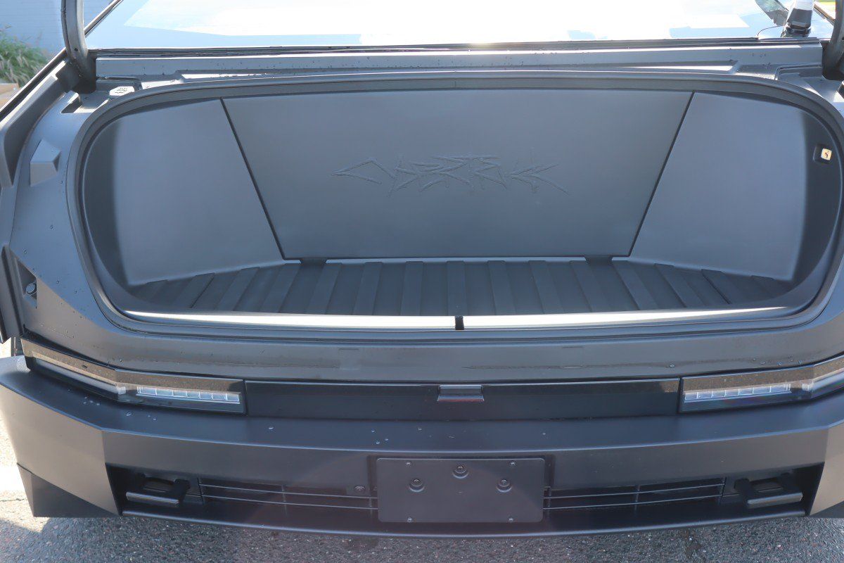 Used 2024 Tesla Cybertruck AWD Crew Cab image 12