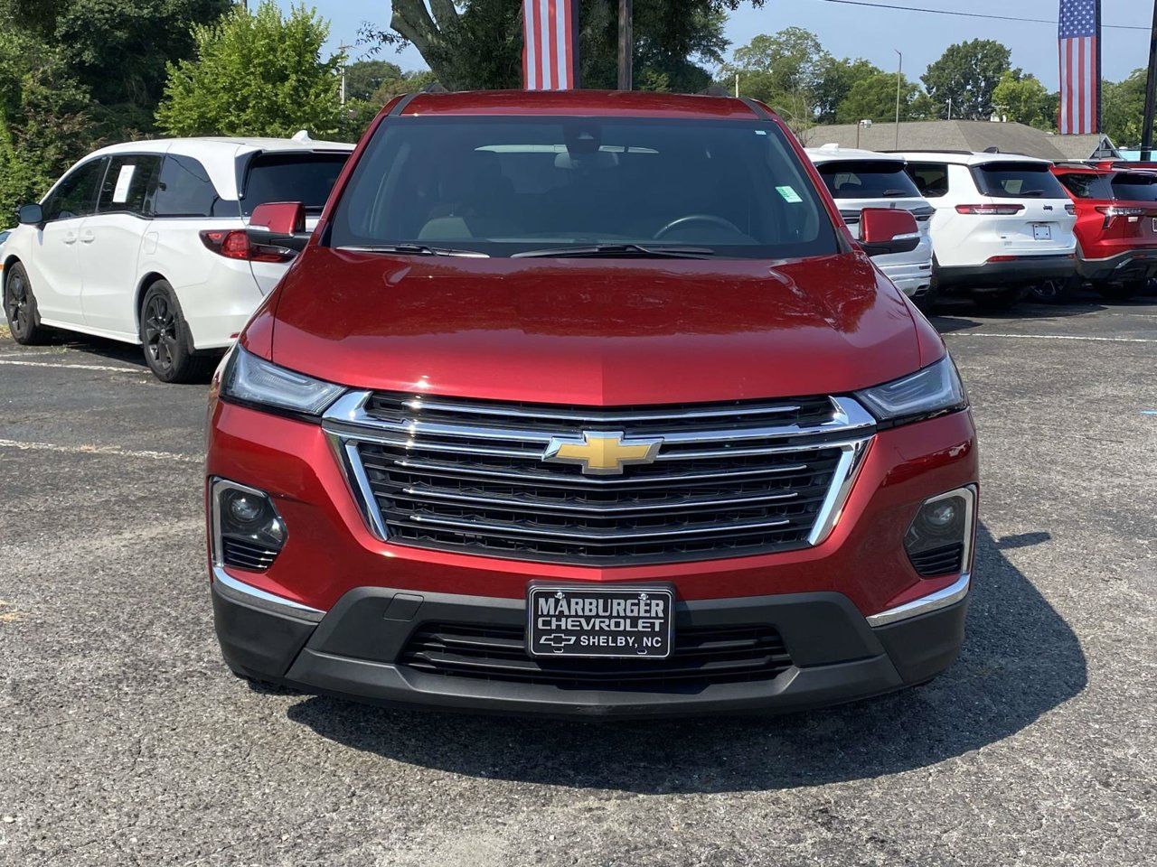 Used 2023 Chevrolet Traverse LT FWD image 2