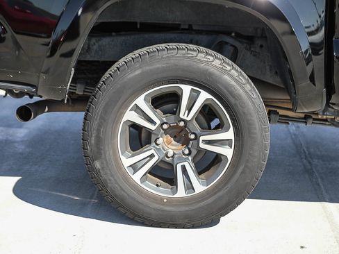Used 2017 Toyota Tacoma TRD Sport AWD/4WD image 11