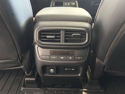 Used 2025 Honda Pilot TrailSport image 29