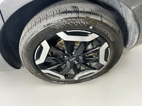 Used 2025 Kia Telluride S FWD image 11