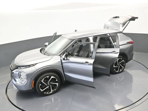 Used 2022 Mitsubishi Outlander SE image 67