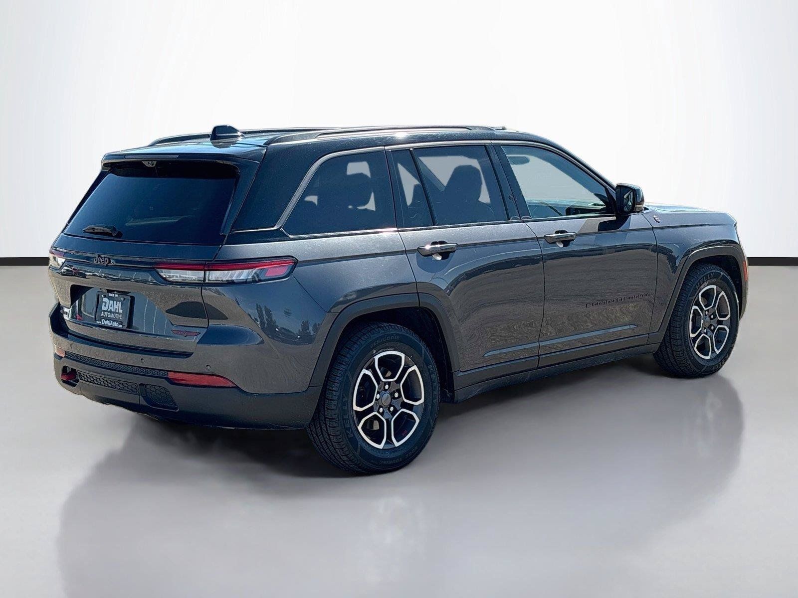Used 2022 Jeep Grand Cherokee Trailhawk w/ ADV Protech Group II AWD/4WD image 13