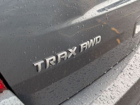 Used 2021 Chevrolet Trax LT AWD/4WD image 9