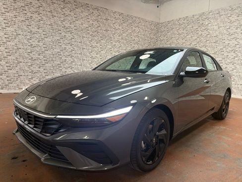 New 2026 Hyundai Elantra SEL Sport FWD image 3