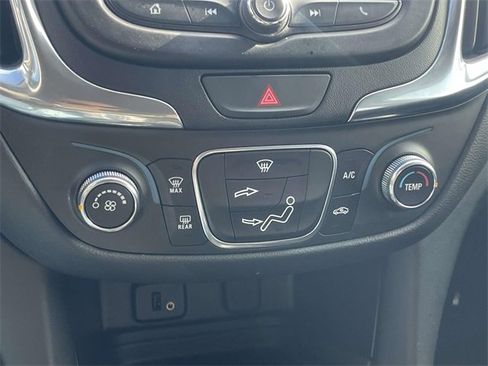 Used 2018 Chevrolet Equinox LT image 19