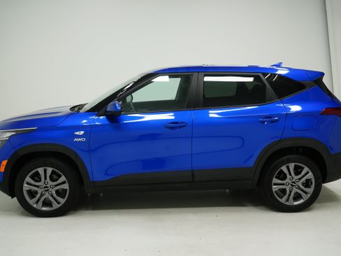 Used 2023 Kia Seltos LX AWD/4WD image 7
