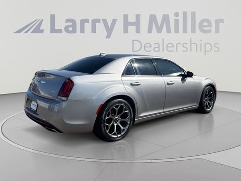 Used 2018 Chrysler 300 Touring w/ Sport Appearance Package RWD image 5