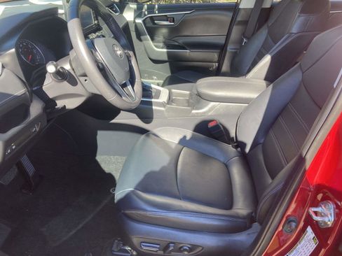 Used 2021 Toyota RAV4 XLE Premium image 20