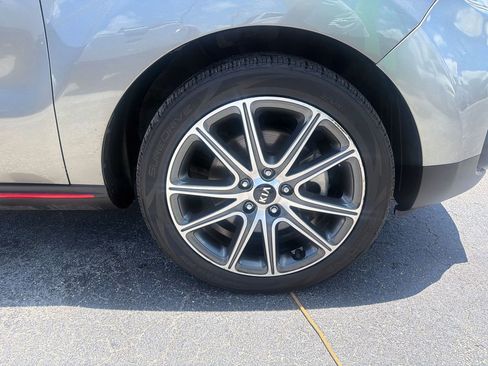 Used 2017 Kia Soul ! FWD image 5