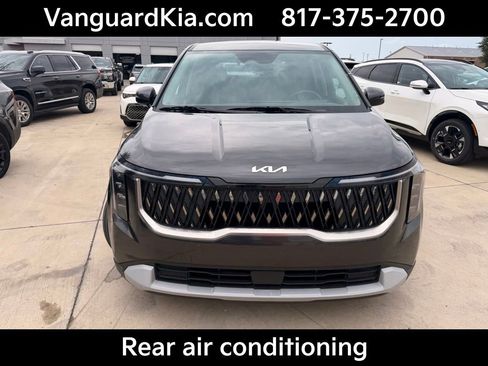 Used 2025 Kia Carnival FWD image 7