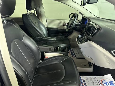 Used 2020 Chrysler Voyager Lxi FWD image 31