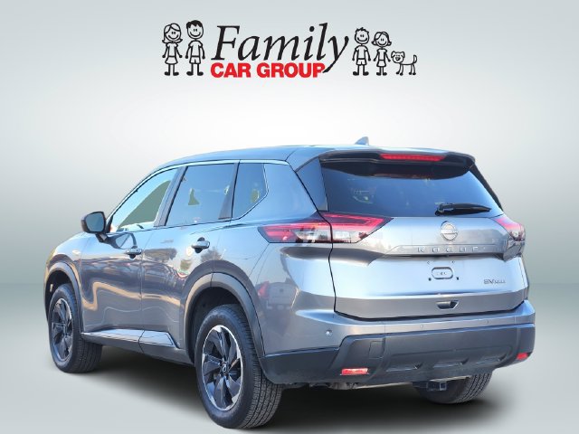 Used 2024 Nissan Rogue SV AWD/4WD image 3