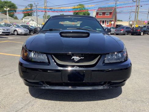 Used 2004 Ford Mustang GT RWD image 2