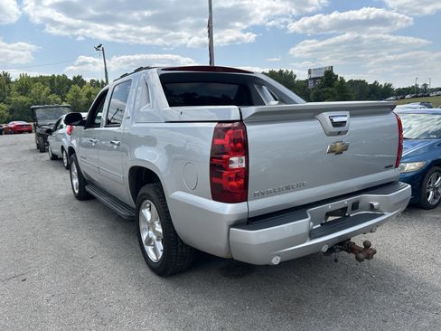 Used 2011 Chevrolet Avalanche LTZ image 4
