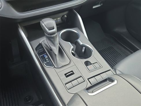Used 2022 Toyota Highlander XLE image 30