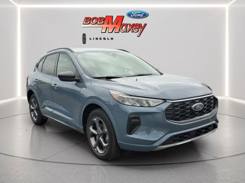 Used 2024 Ford Escape ST-Line w/ Tech Pack #1 AWD/4WD image 3