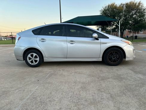 Used 2014 Toyota Prius Three FWD image 4