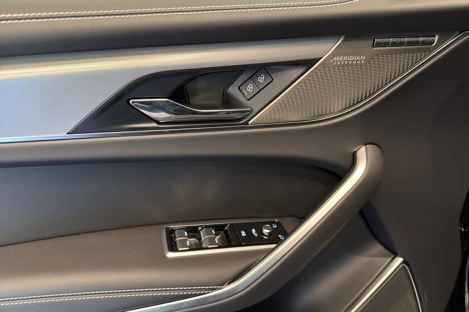 New 2026 Jaguar F-PACE R-Dynamic S AWD/4WD image 14
