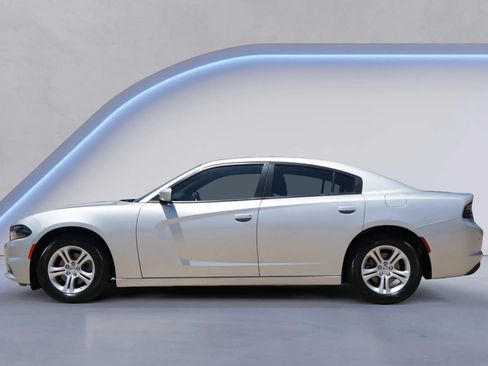 Used 2022 Dodge Charger SXT RWD image 6