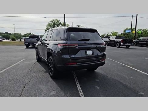 New 2025 Jeep Grand Cherokee Altitude image 31