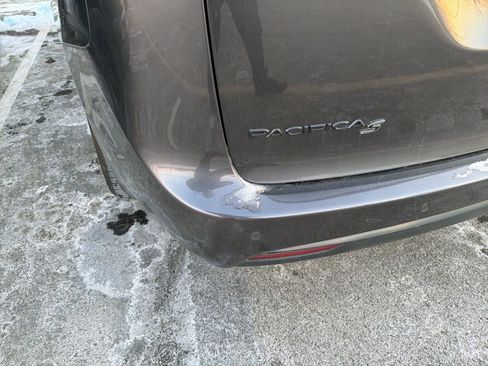 Used 2023 Chrysler Pacifica Touring-L w/ Uconnect Theater Family Group image 23