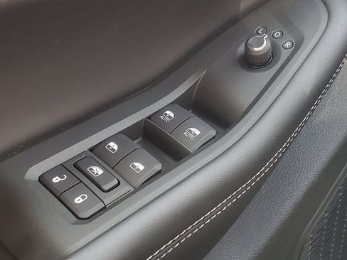 Used 2025 Jeep Grand Cherokee Limited AWD/4WD image 22