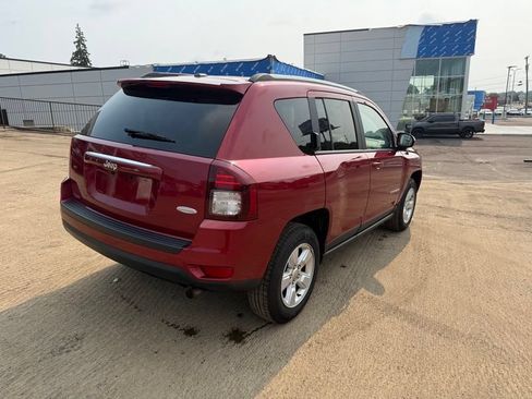 Used 2017 Jeep Compass Latitude FWD image 7
