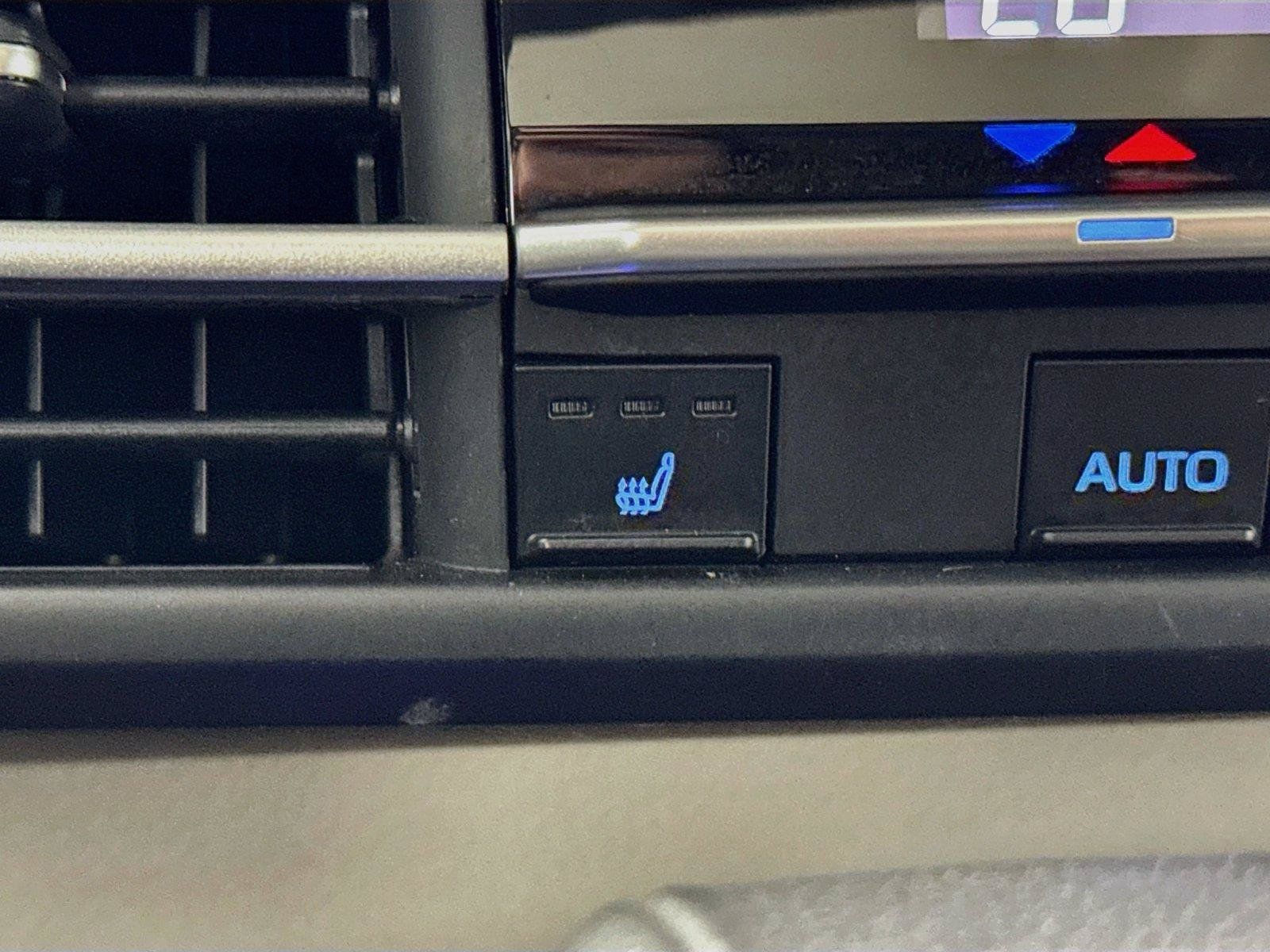 Certified 2024 Toyota Sienna XLE FWD image 7