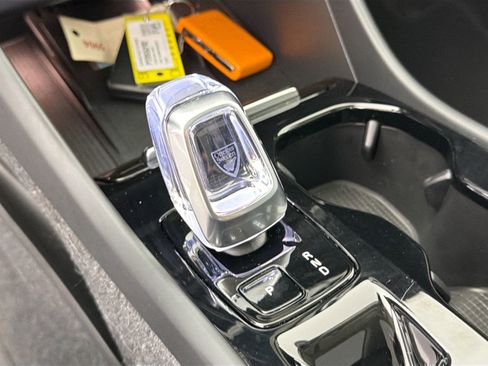 Certified 2023 Volvo XC40 B5 Plus w/ Climate Package image 17