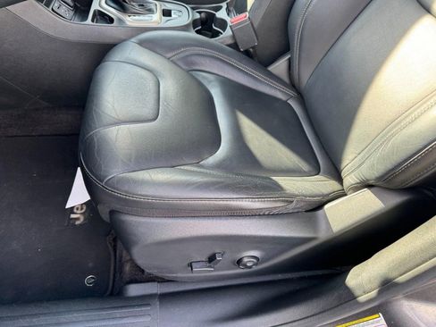 Used 2018 Jeep Cherokee Limited image 14