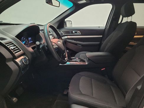 Used 2016 Ford Explorer XLT w/ Equipment Group 201A FWD image 17