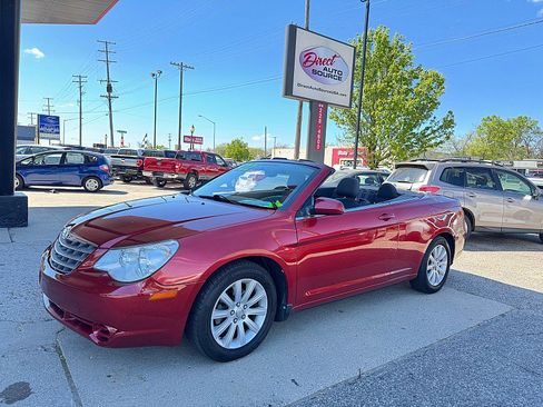 Used 2010 Chrysler Sebring Touring FWD image 2