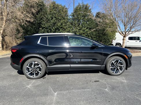 New 2026 Chevrolet Equinox EV LT image 10