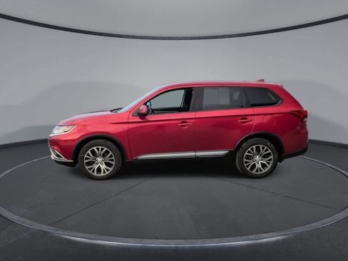 Used 2017 Mitsubishi Outlander SE image 4