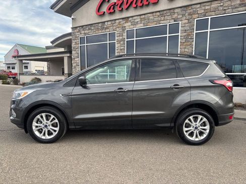 Used 2018 Ford Escape SE w/ SE Sync 3 Package image 2